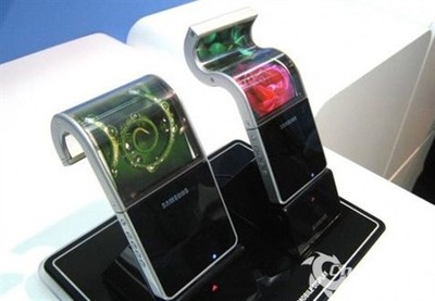 三星可折叠柔性OLED屏即将大规模上市，消费电子迎来形态革命